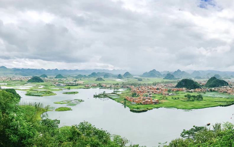 美丽的普者黑景区俯瞰图。